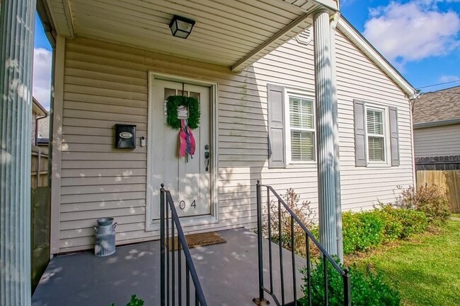 Building Photo - 704 Metairie Lawn Dr