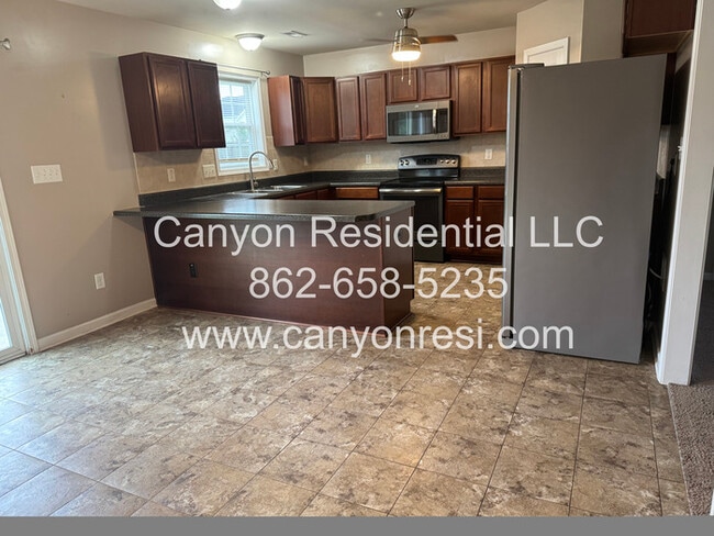 Building Photo - 567 Broad Dr