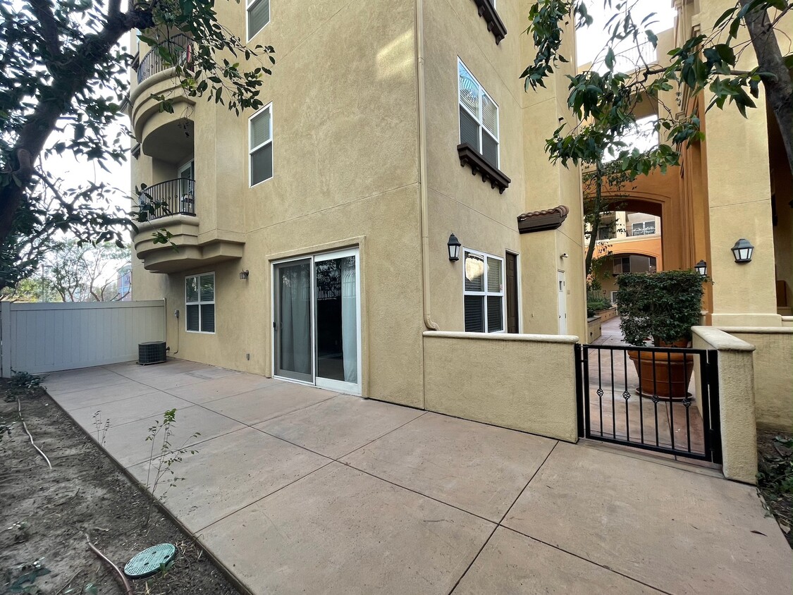 Primary Photo - 286 N Madison Ave