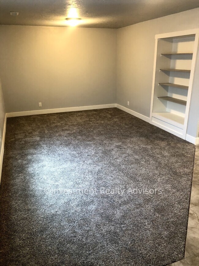 Foto del edificio - Completely Renovated Duplex with Garage!
