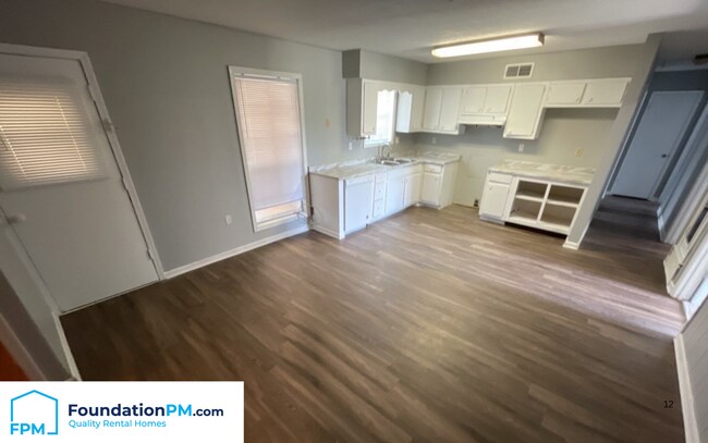 Photo - 968 Chesterton Dr House