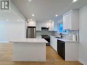 Building Photo - 906 Marinet Crescent