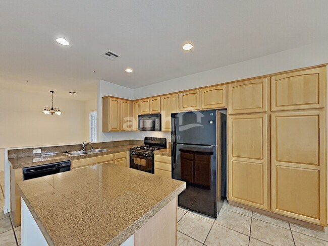 Building Photo - 611 Desert Silk Ct