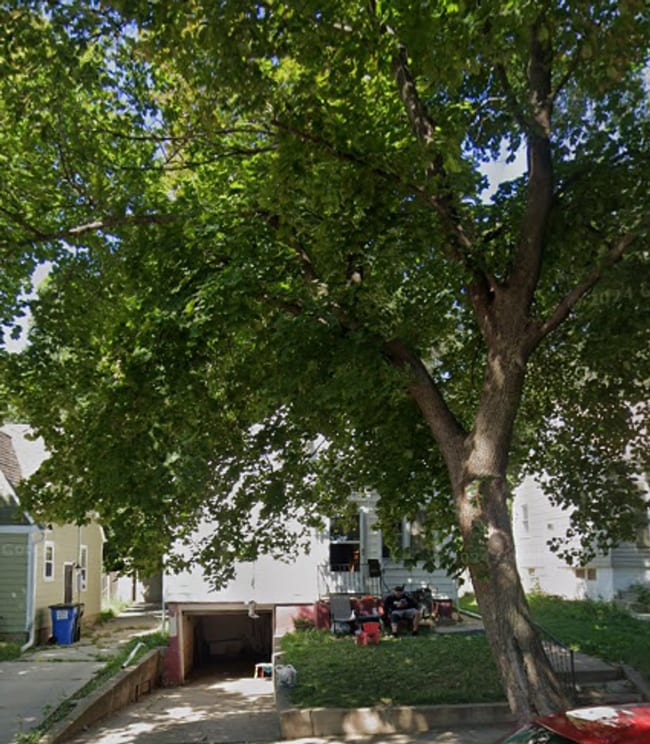 Building Photo - 1208 W 15th St