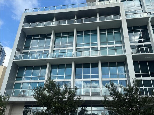 Foto del edificio - 150 E Robinson St