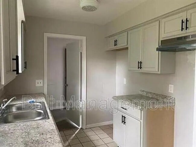 Photo - 5523 Lehigh Ave Apartment