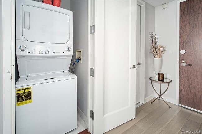 Building Photo - 10 City Pl