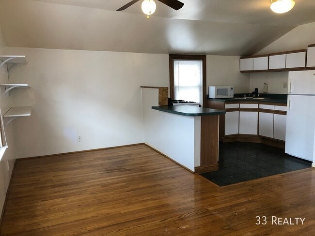 Building Photo - 751 W Schubert Ave