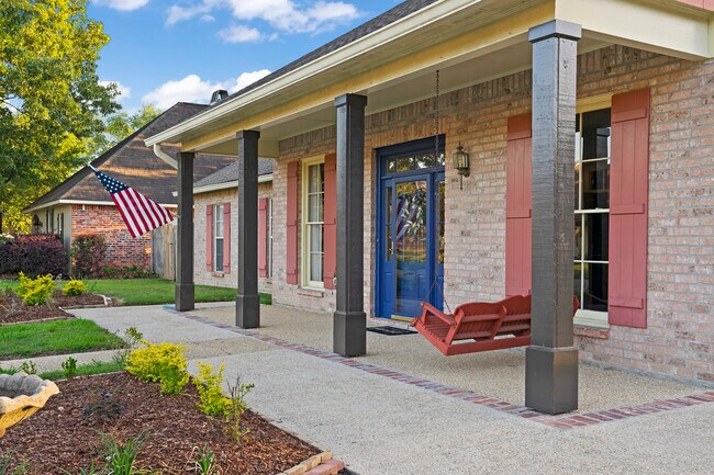 Wide Front Porch - 1632 Heatherview Ct