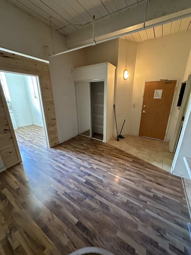 Building Photo - One Bedroom Loft In Cambridge