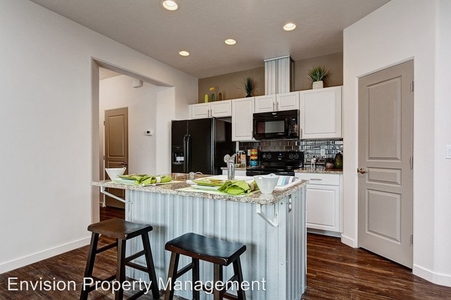 Building Photo - 2975 N Records Ave