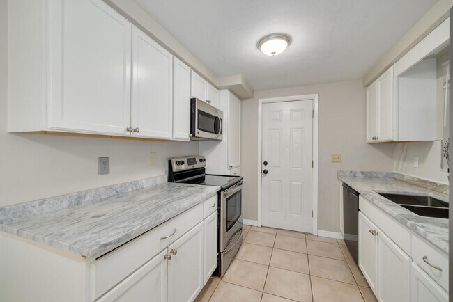 Foto del edificio - 3304 Bluebird Dr