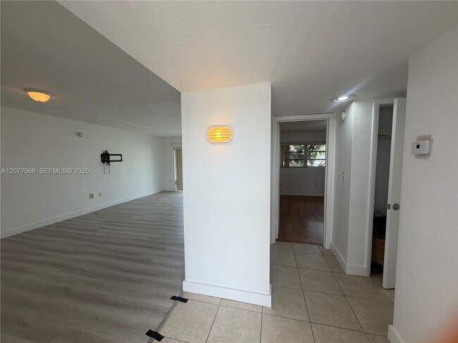 Foto del edificio - 7590 SW 82nd St