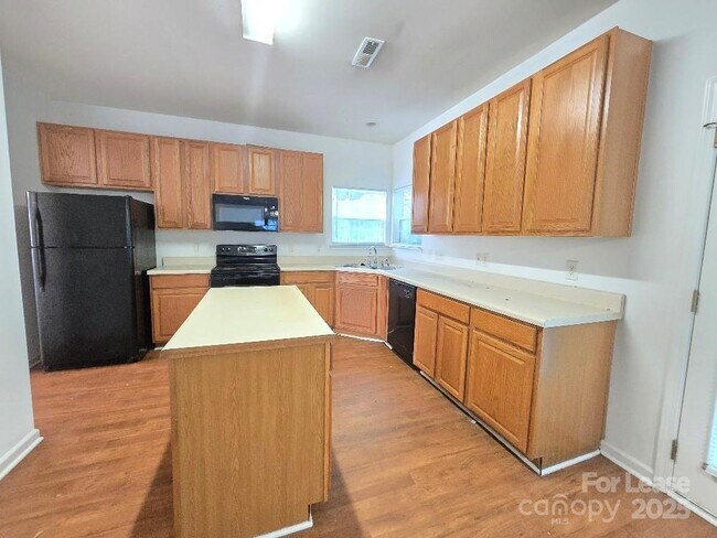 Foto del edificio - 4021 Fifendrum Ln
