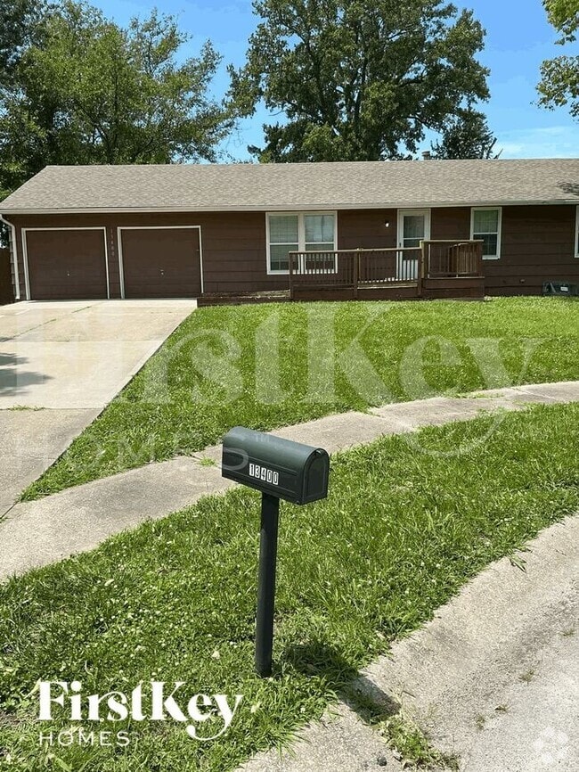 Building Photo - 13400 Oakland Ave