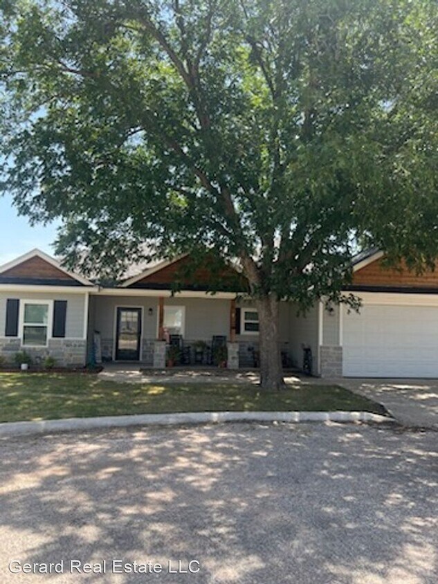 3 br, 2 bath House 1009 Kelley Lane