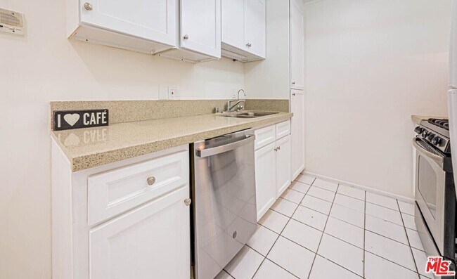 Building Photo - 409 Burchett St