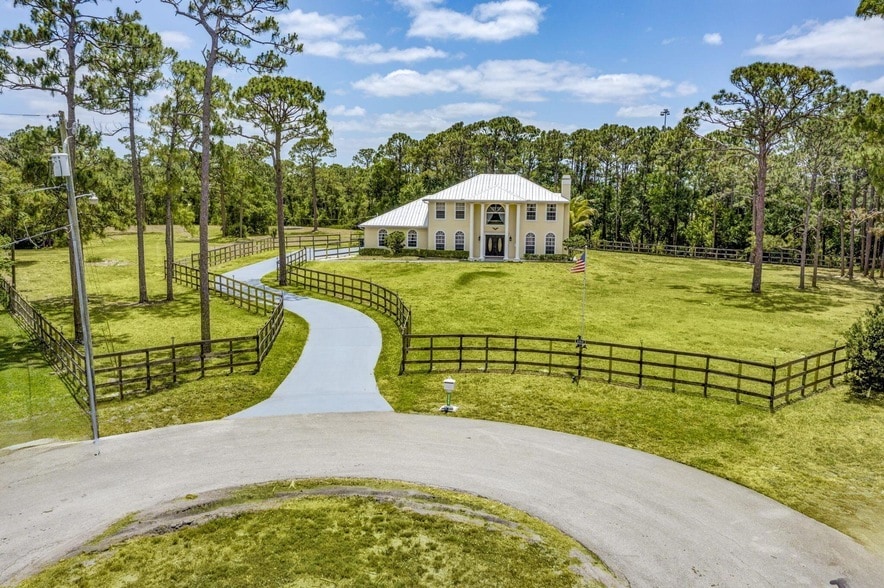 Foto principal - 3202 SW Holly Ln