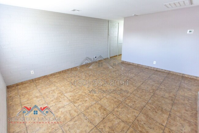 Foto del edificio - 2028 N 26th Pl