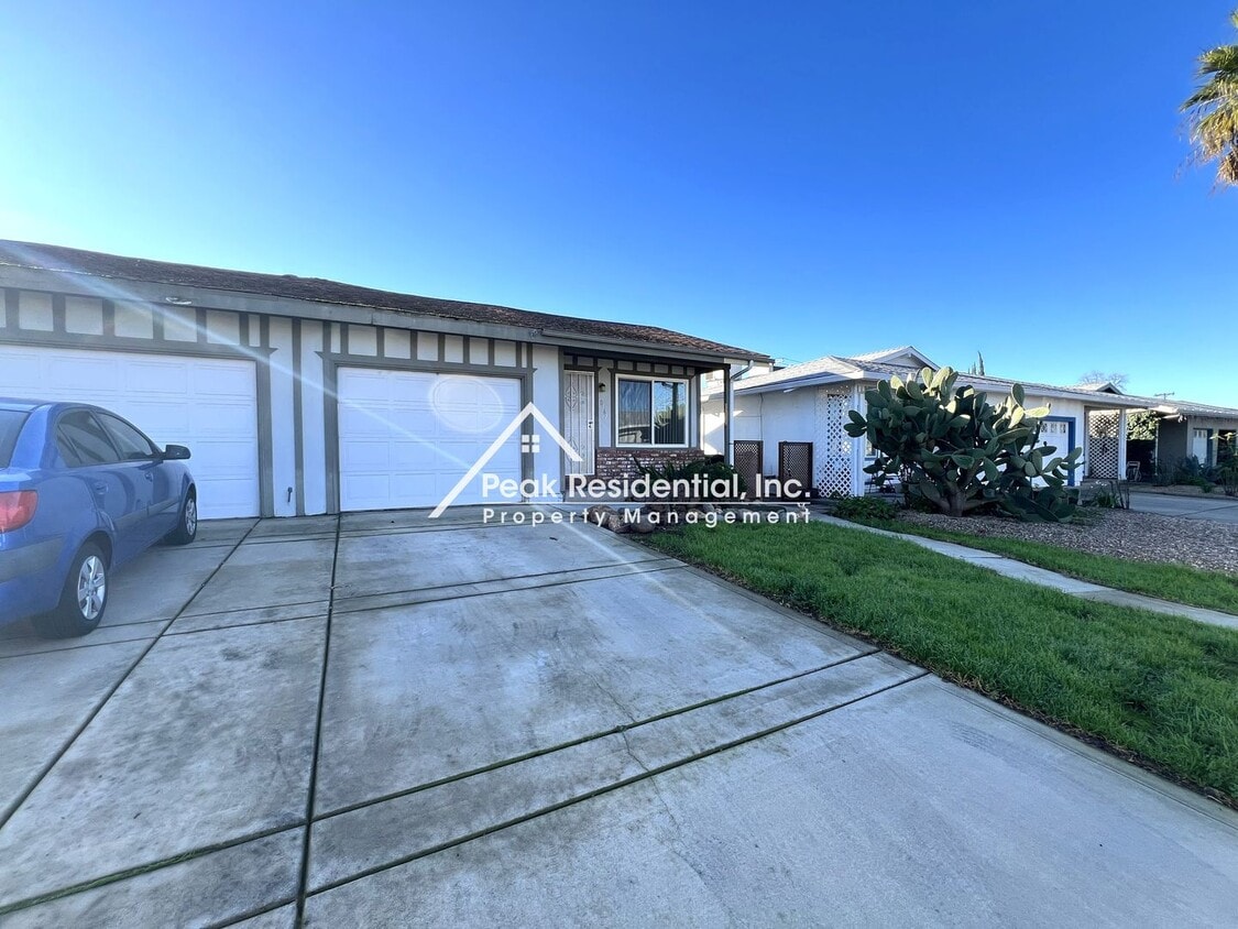 Building Photo - Nice Sacramento 2bd/1ba Duplex!