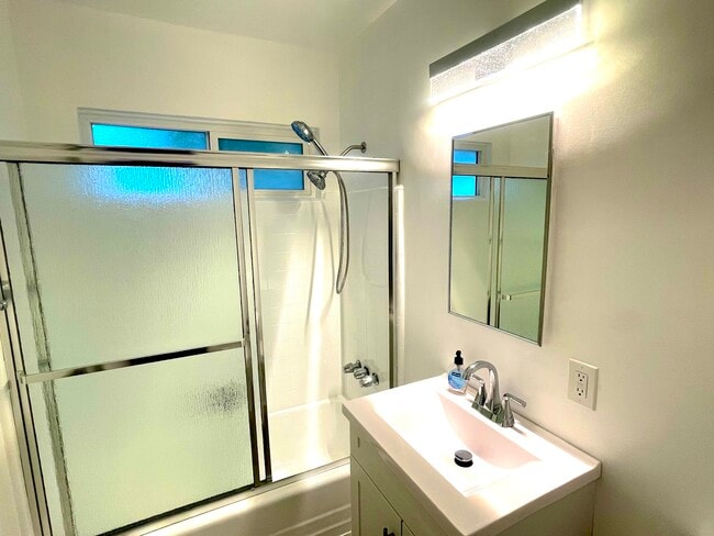 BATHROOM - 1635 Lucile Ave