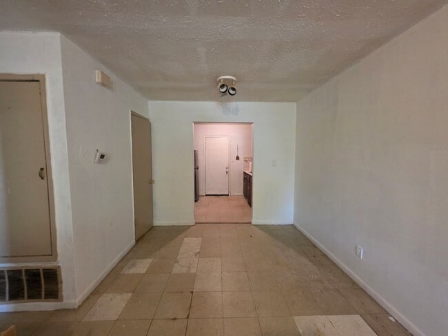 Building Photo - Gully Ln 6710-B