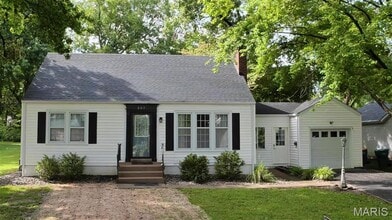 Building Photo - 207 Marilyn Dr