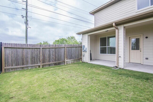 Foto del edificio - 6275 Brenwood Cir