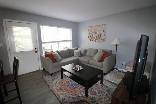 Foto del edificio - Awesome 4 bedroom duplex located in quite neighborhood