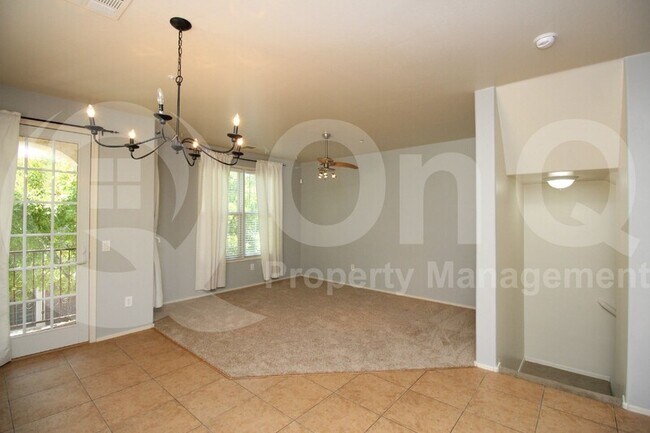 Building Photo - 929 S Storment Ln
