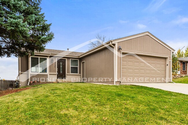 Foto del edificio - Spacious Home with Central AC & Fenced Yard