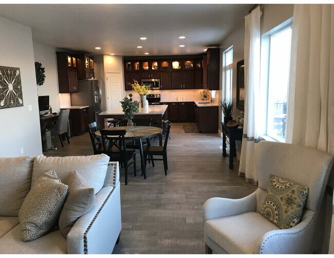Foto del edificio - 2672 S Shorewood Dr