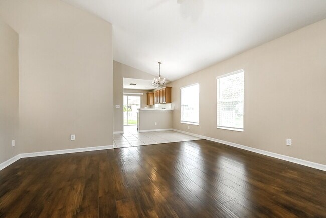 Building Photo - 15215 Searobbin Dr