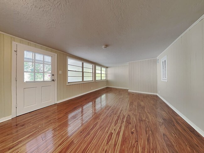Building Photo - 4016 S Renellie Dr