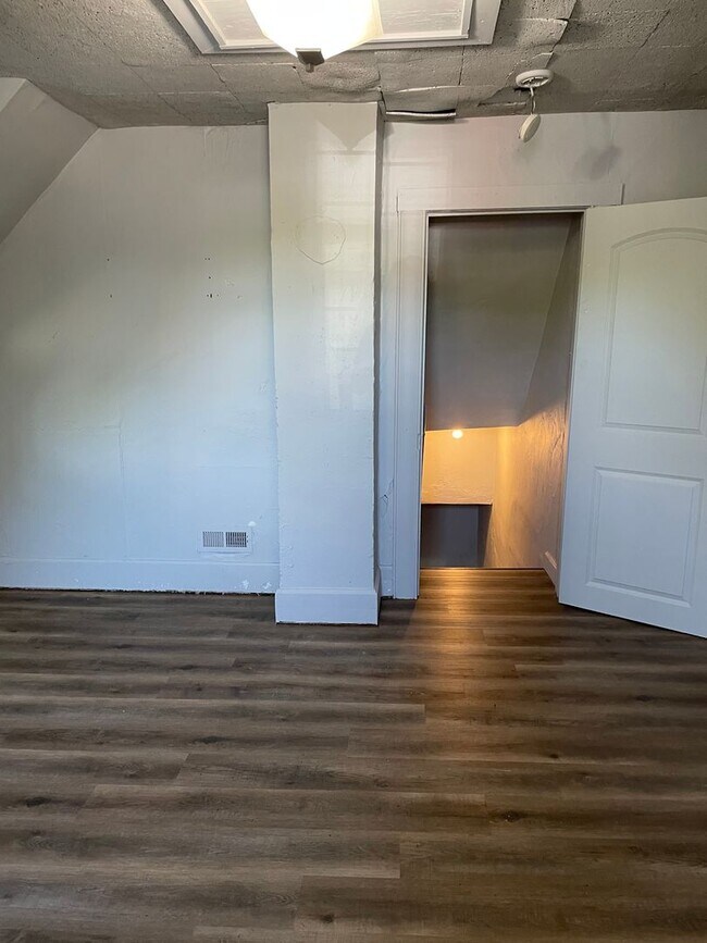 Foto del edificio - 2 Story 3 Bed 1 Bath House