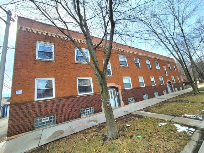 Building Photo - 3521 W Grace St