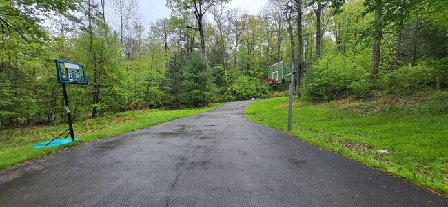 Building Photo - 45 Laurel Hollow Rd