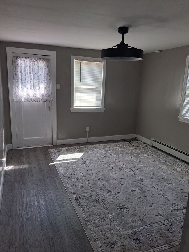 Foto del edificio - 1BR//1 B  Single Family Home  Mapleside Ne...