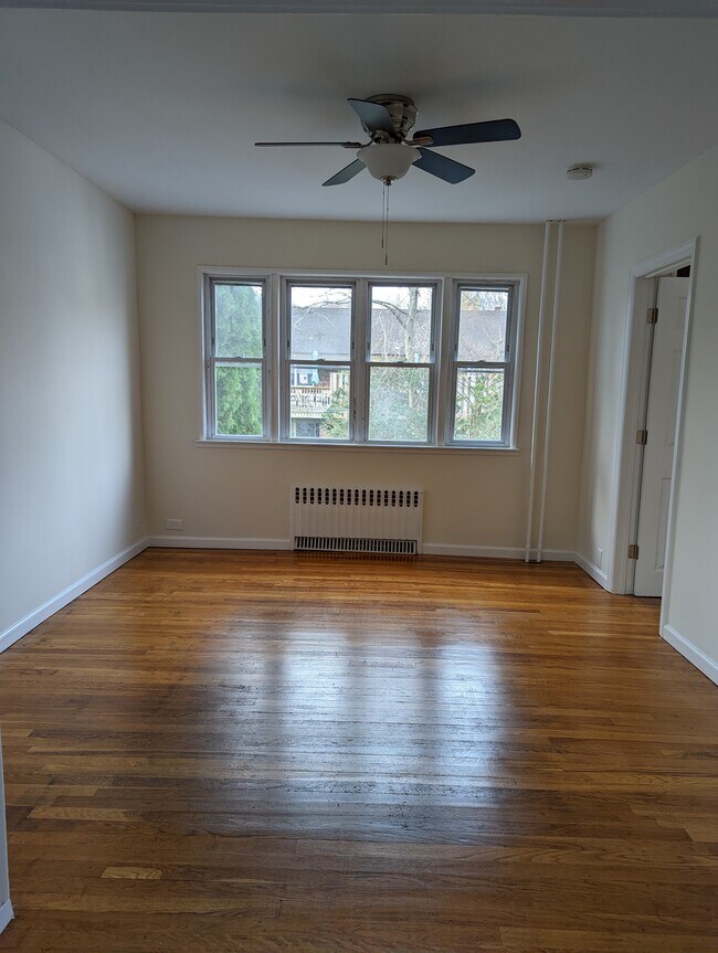 Building Photo - 144 Rockwell St