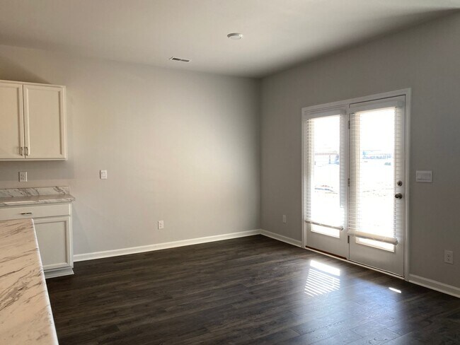 Foto del edificio - Four years old newer Four Bedroom in Meridianville