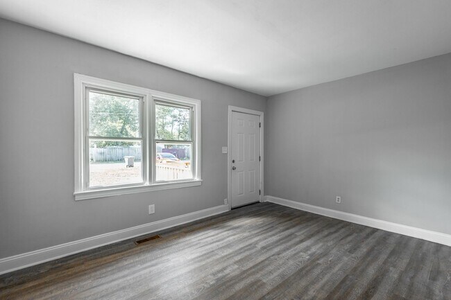 Building Photo - 5109-5111 Sunbeam Ave