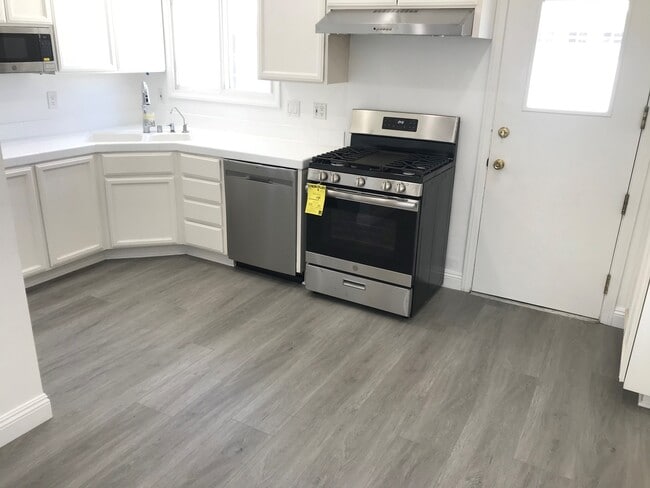 Kitchen - 6511 W 87th Pl