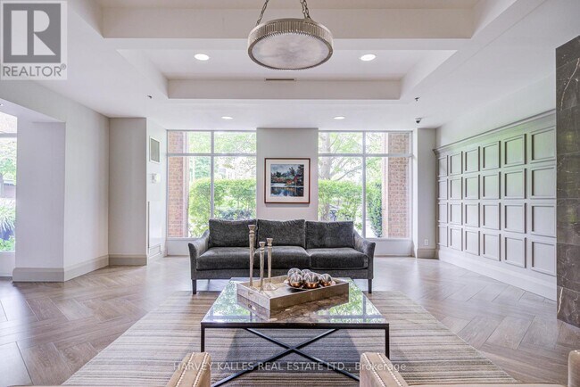 Photo du bâtiment - 245-LP245 Davisville Ave