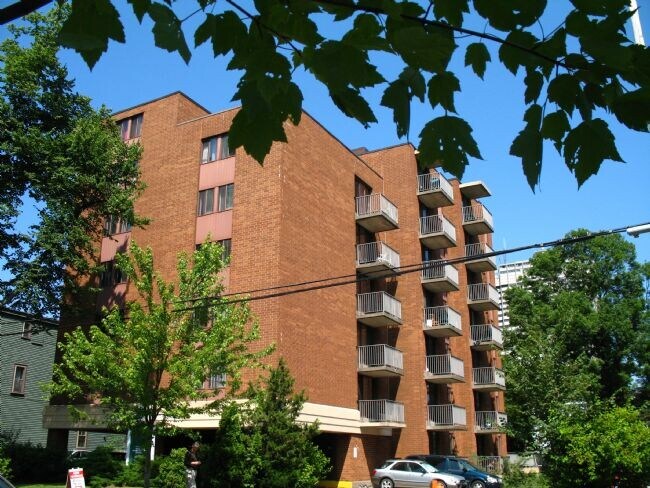 Photo du bâtiment - 1157-1157 Tower Rd