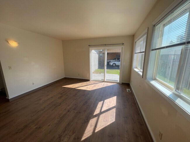 Foto del edificio - 1300 N Brooklane St