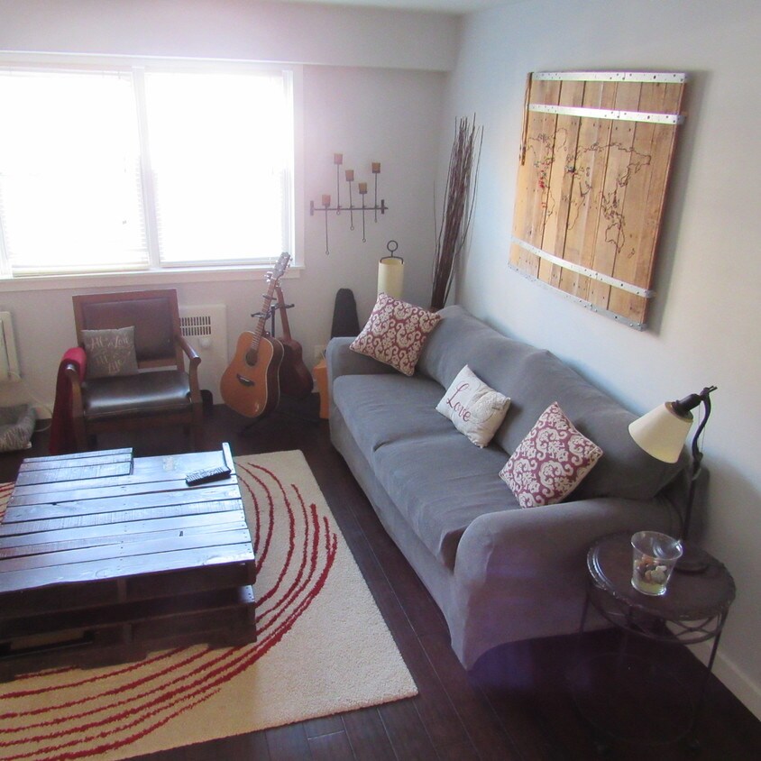 Primary Photo - 4352 N Pershing Dr