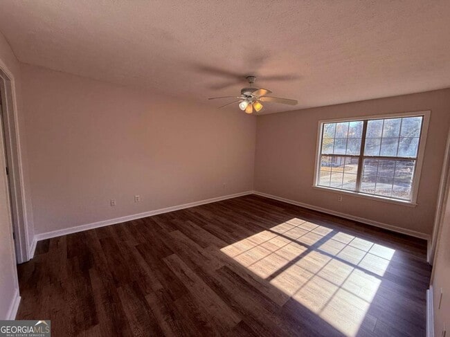 Foto del edificio - 4825 Red Oak Dr