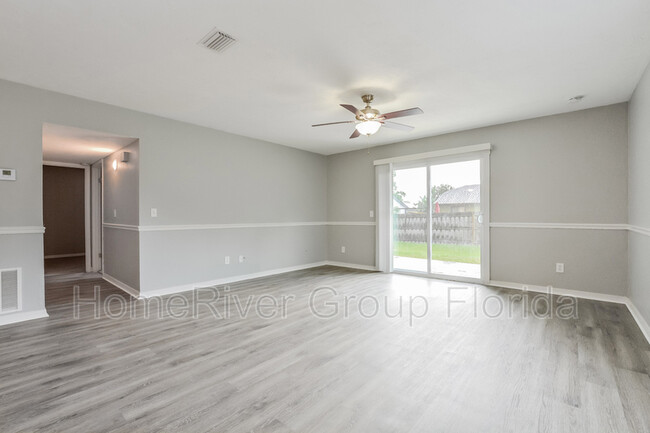 Building Photo - 2510 Yule Tree Dr