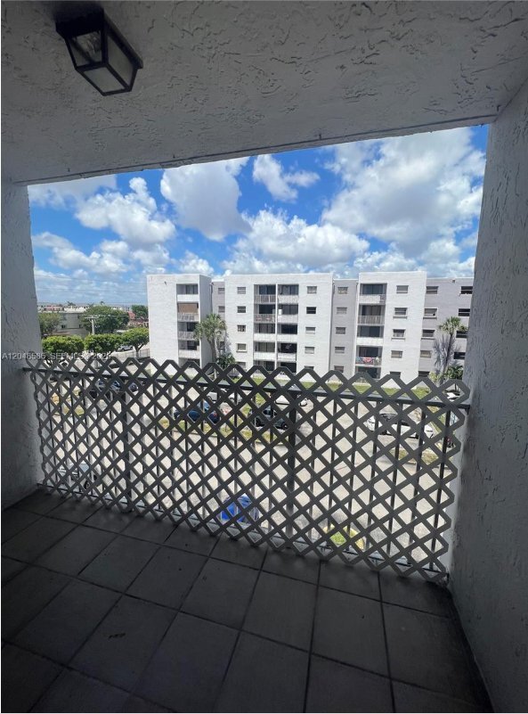 Foto del edificio - 8145 NW 7th St