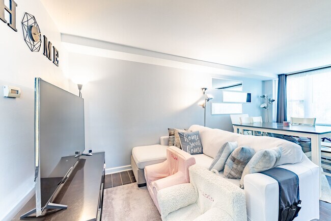Foto del edificio - 4114 W Byron St